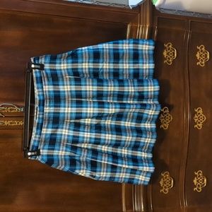 Land's End blue plaid uniform skirt. Women's size 4.